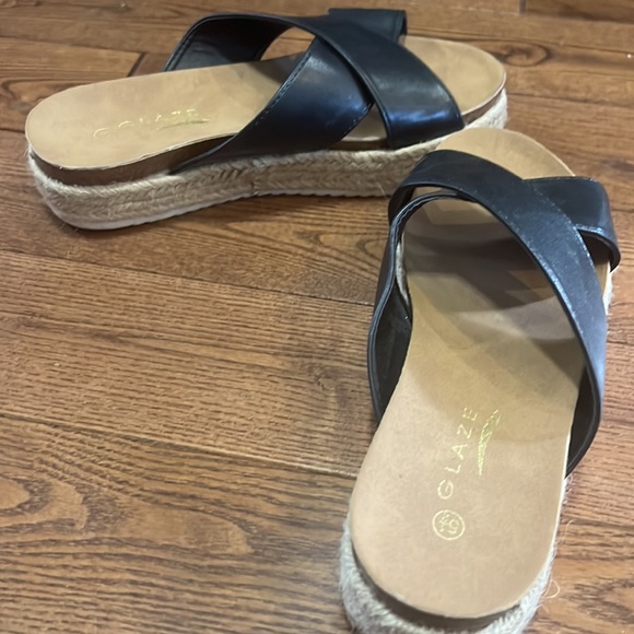 Women’s wedge sandal size 5 1/2 - Picture 2 of 3